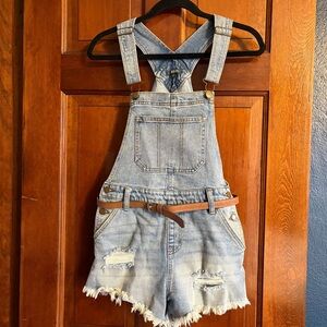 wild fable Light Wash Denim Short Overalls with Brown Belt